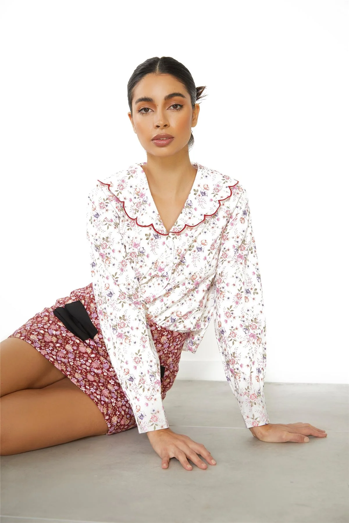 White Vintage-Flower Scalloped Collar Top - Image 6